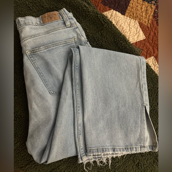 Abercrombie Curve Love Ultra High Waisted 90s Straight Jeans - Picture 1 of 7